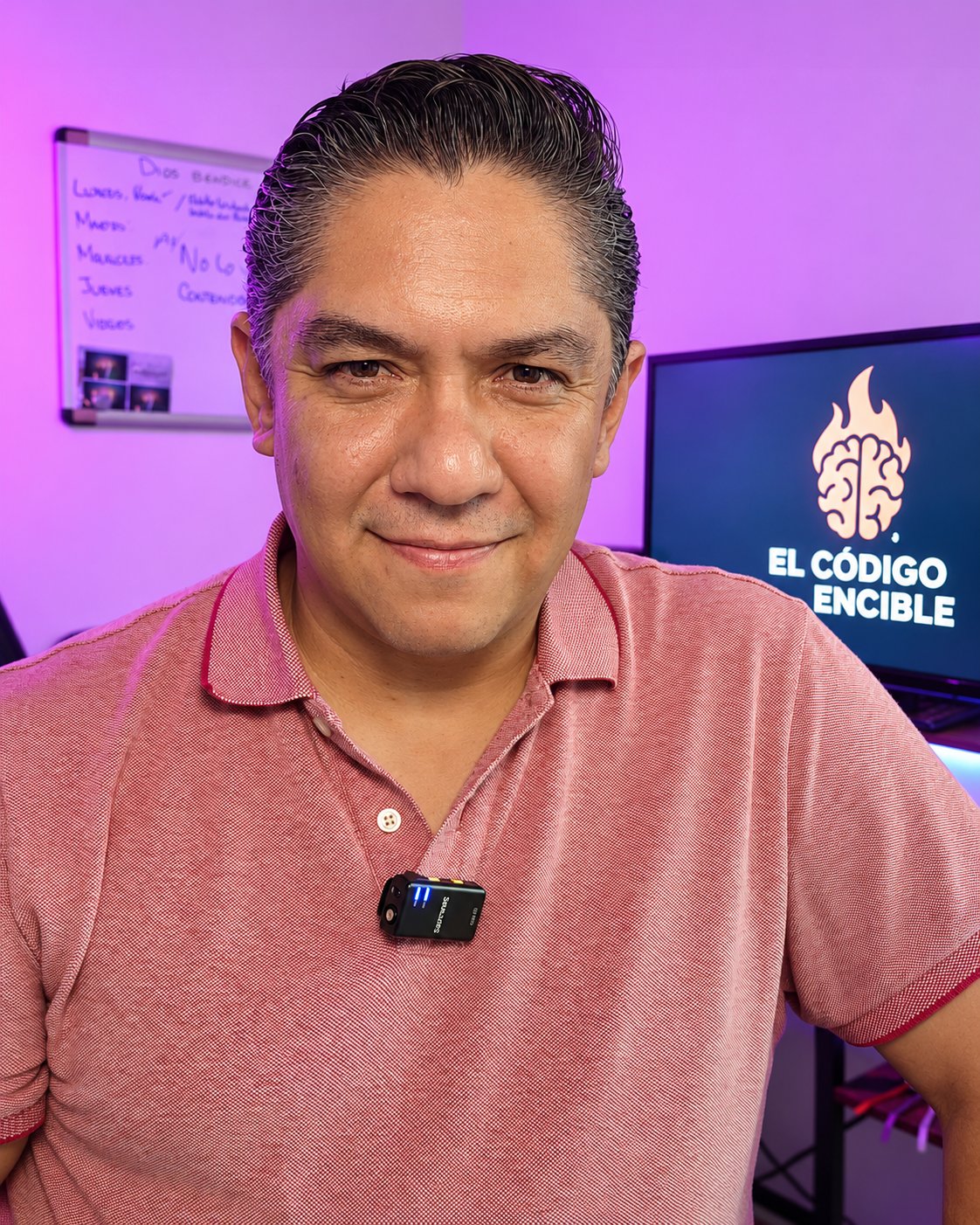 Armando Morales en su estudio de grabación